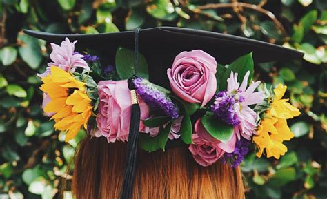 do you get guys flowers for graduation|More.